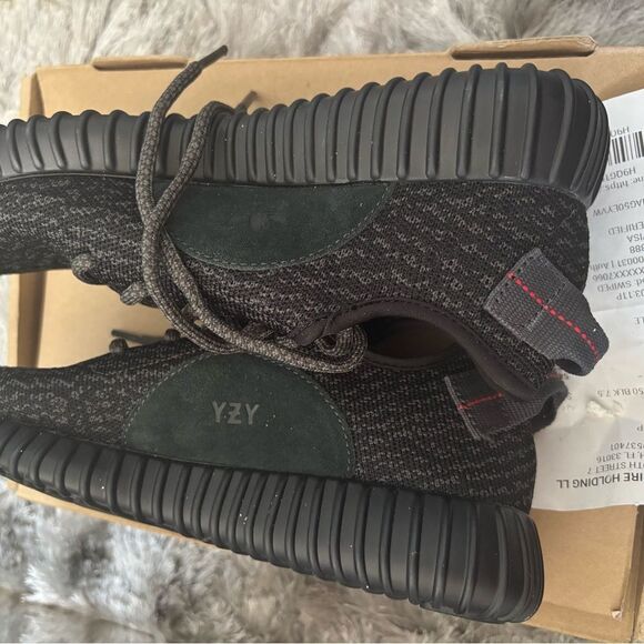 Adidas Yeezy Boost 350 V1 Triple Black 2016 shows BB5350 sneakers flats laces - Picture 4 of 12